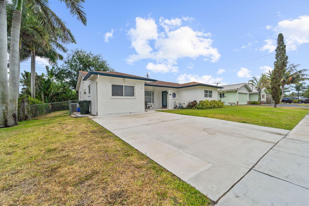 For Sale: $775,000 (4 beds, 2 baths, 2079 Square Feet)