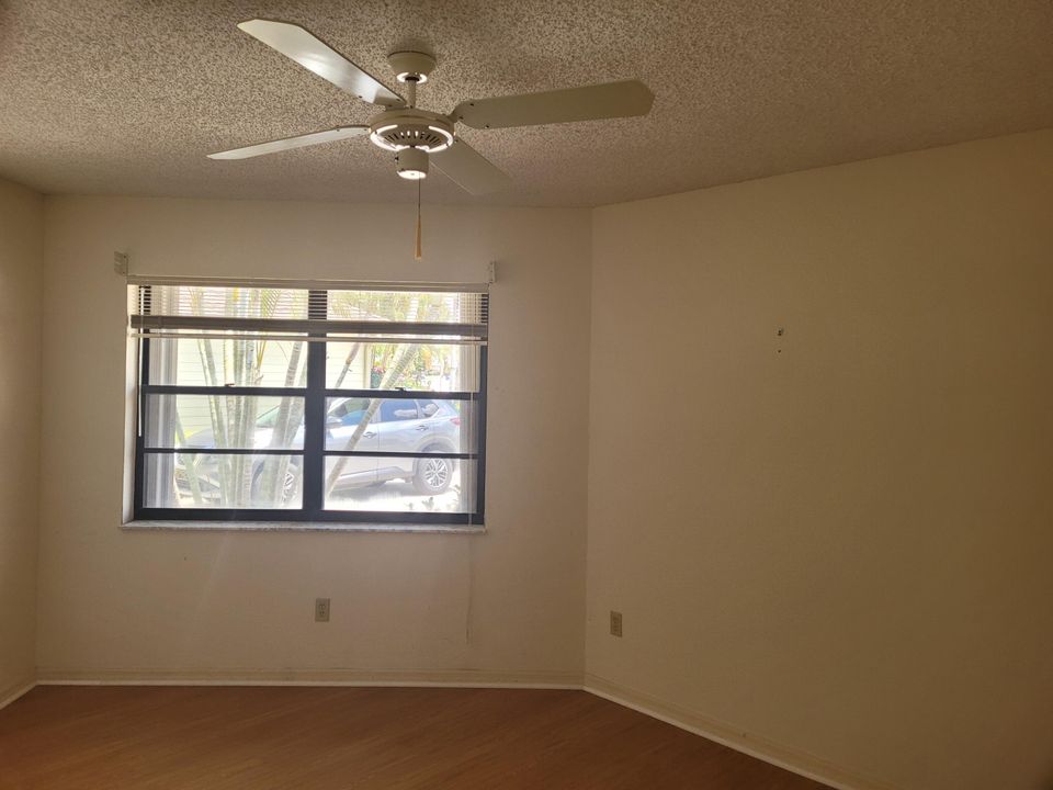 For Rent: $2,899 (3 beds, 2 baths, 1905 Square Feet)