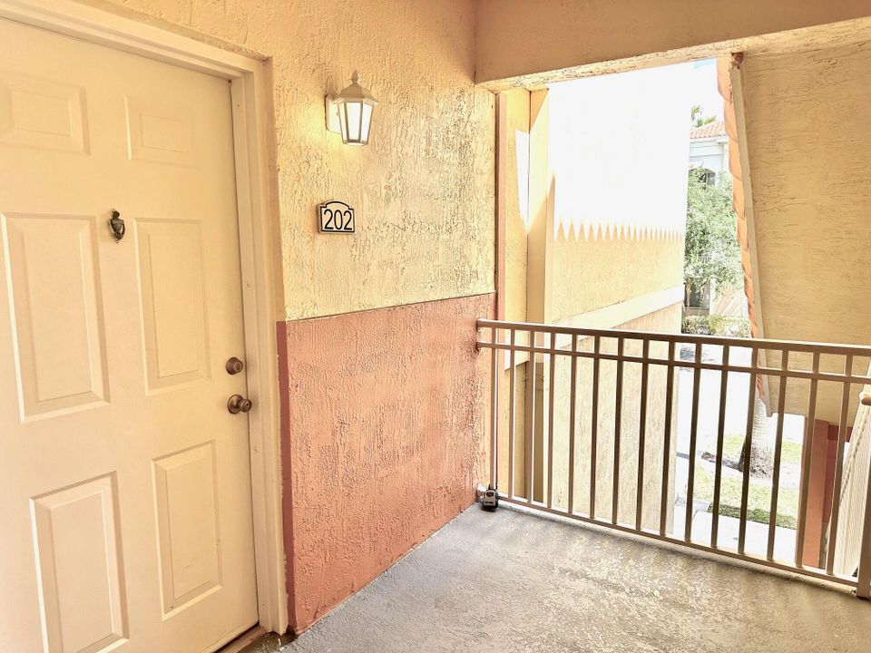 For Rent: $2,800 (2 beds, 2 baths, 1309 Square Feet)