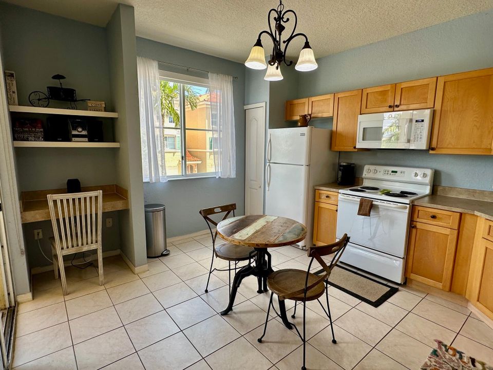 For Rent: $2,800 (2 beds, 2 baths, 1309 Square Feet)