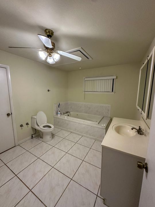 出租: $1,750 (2 贝兹, 2 浴室, 900 平方英尺)