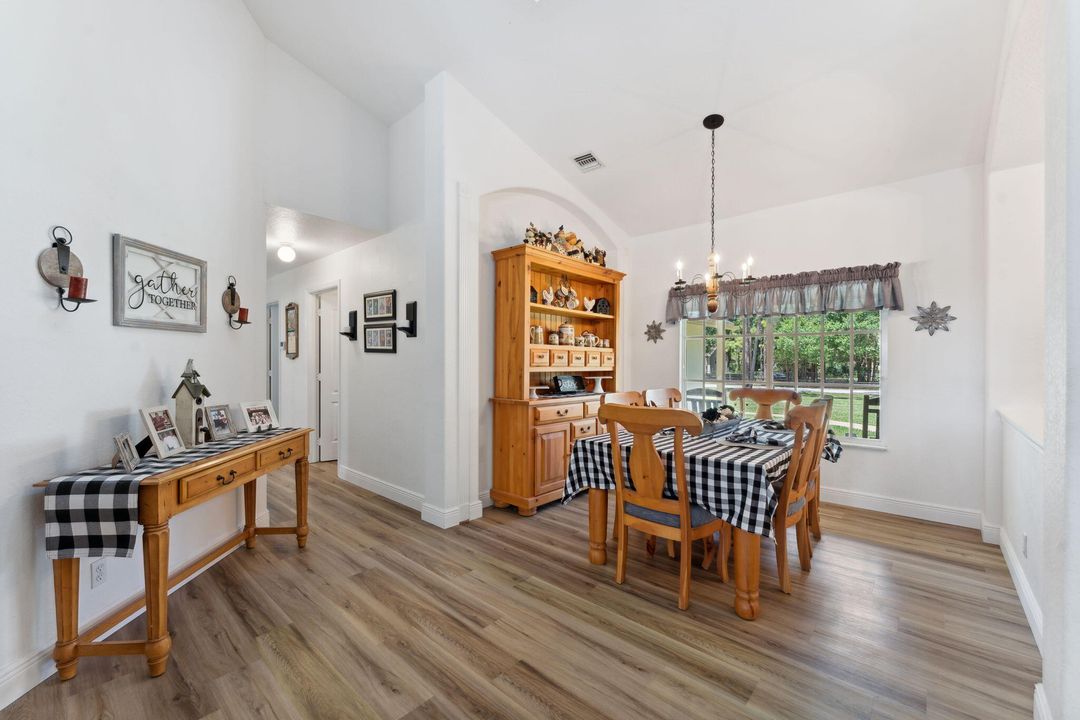 For Sale: $1,300,000 (3 beds, 2 baths, 2547 Square Feet)