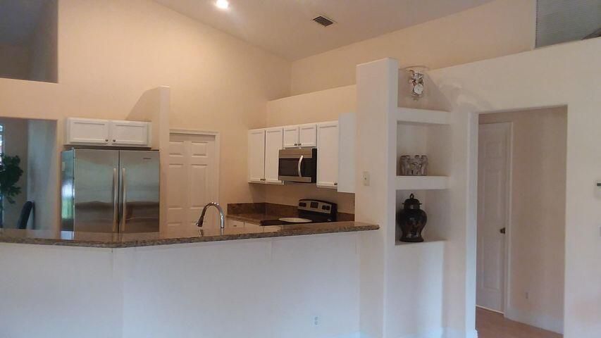 For Rent: $5,400 (4 beds, 2 baths, 2500 Square Feet)