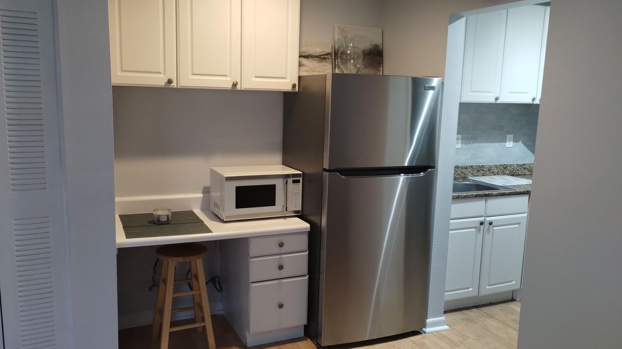 For Rent: $1,400 (1 beds, 1 baths, 418 Square Feet)
