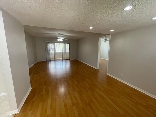 For Sale: $150,000 (2 beds, 2 baths, 1002 Square Feet)
