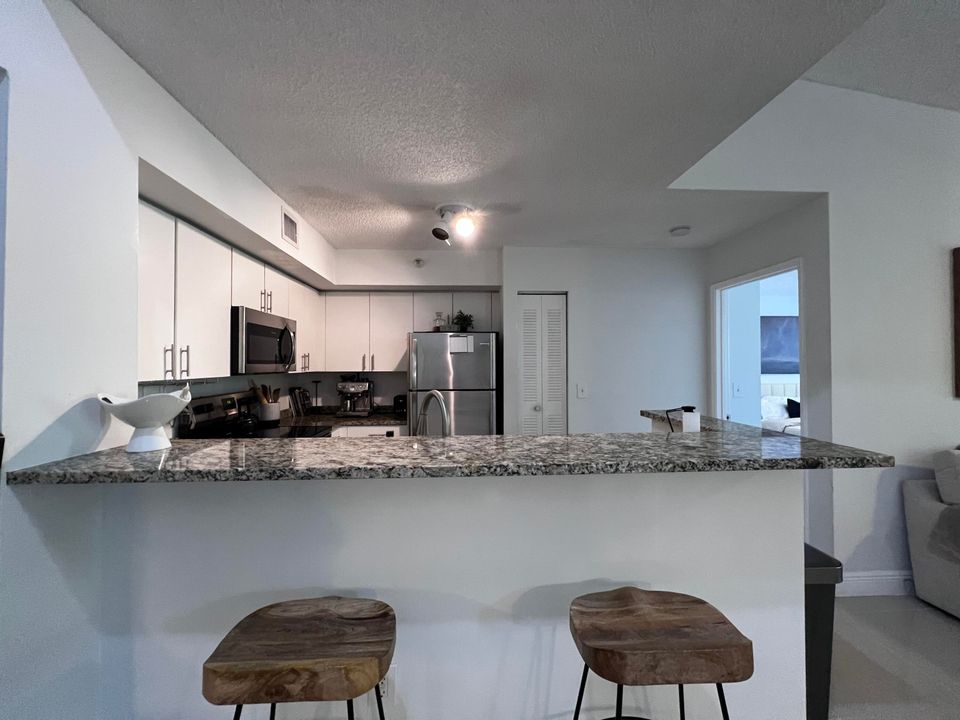 For Rent: $2,500 (2 beds, 2 baths, 1105 Square Feet)