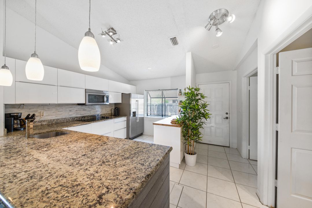 For Sale: $375,000 (2 beds, 2 baths, 1193 Square Feet)