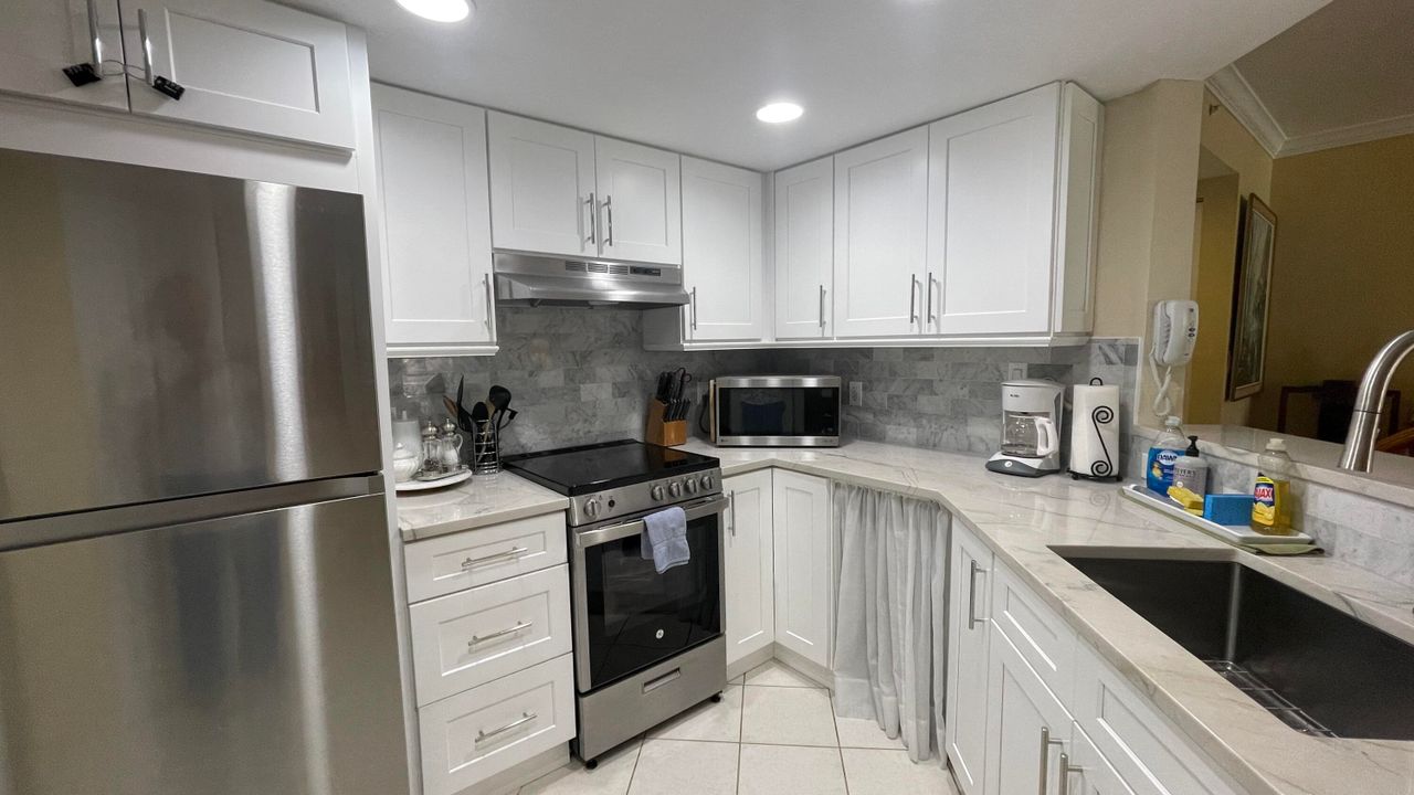 For Rent: $2,100 (1 beds, 1 baths, 778 Square Feet)