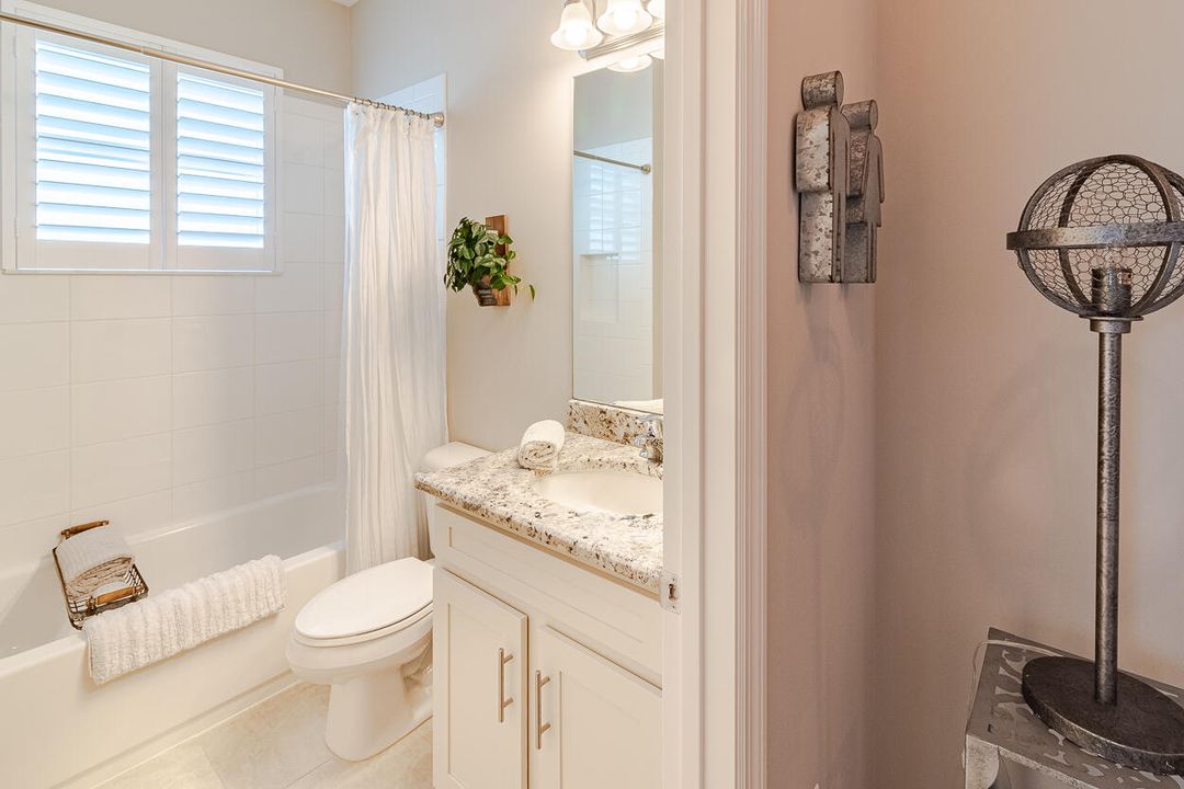 For Sale: $439,900 (2 beds, 2 baths, 1716 Square Feet)