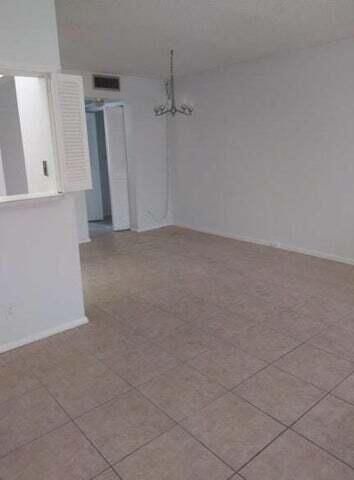 For Sale: $125,000 (1 beds, 1 baths, 715 Square Feet)