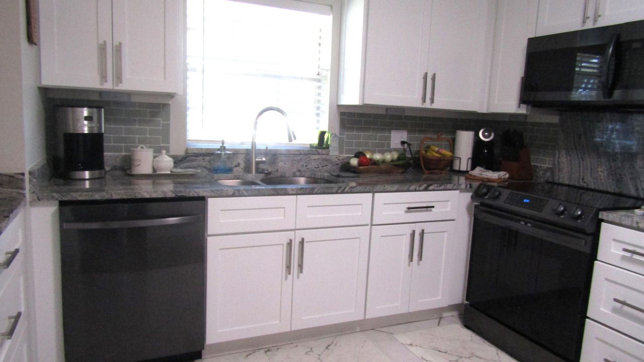 For Rent: $2,500 (2 beds, 2 baths, 1280 Square Feet)