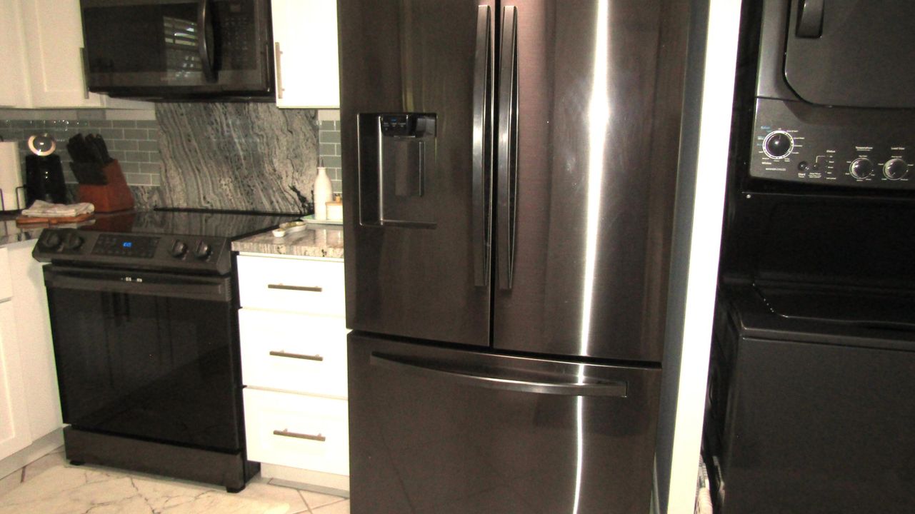 For Rent: $2,500 (2 beds, 2 baths, 1280 Square Feet)