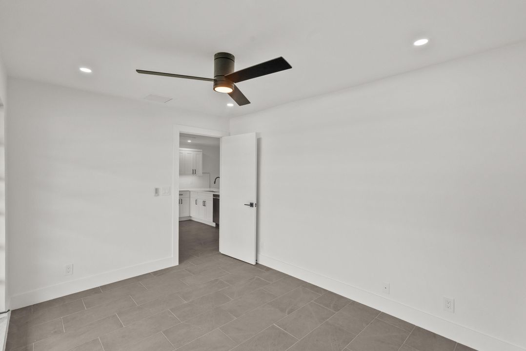 Active With Contract: $274,900 (1 beds, 1 baths, 908 Square Feet)
