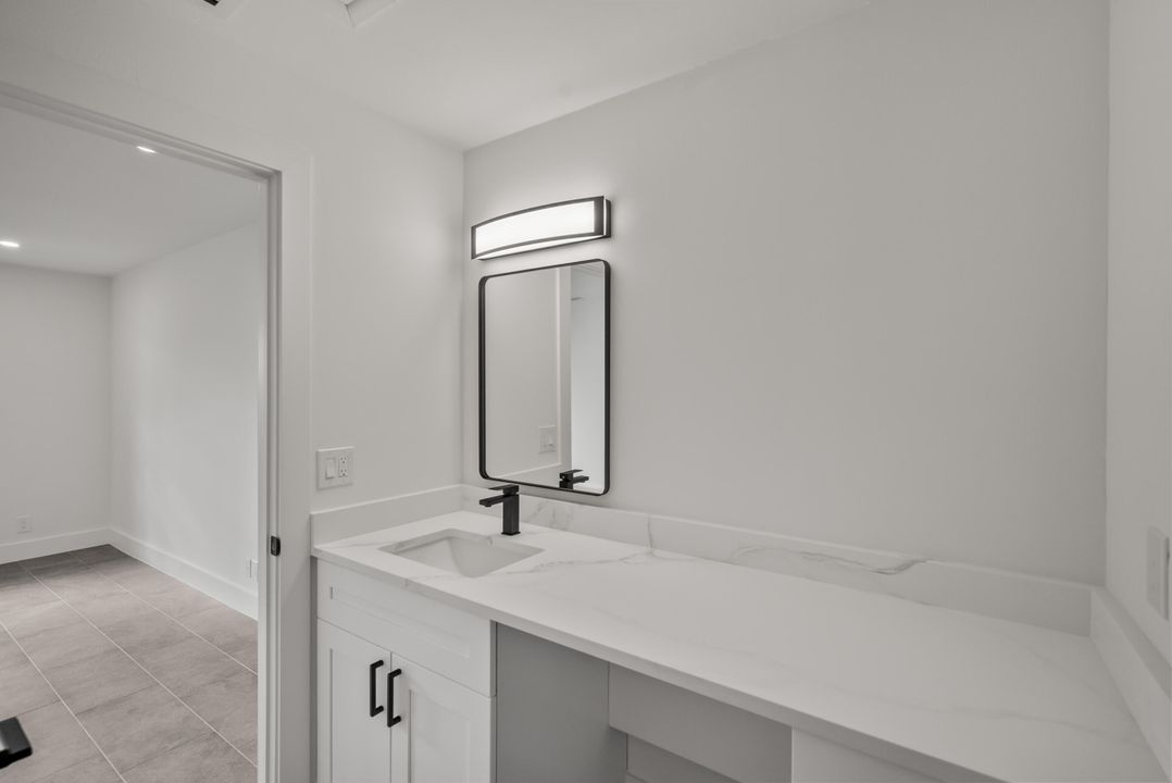 Active With Contract: $274,900 (1 beds, 1 baths, 908 Square Feet)
