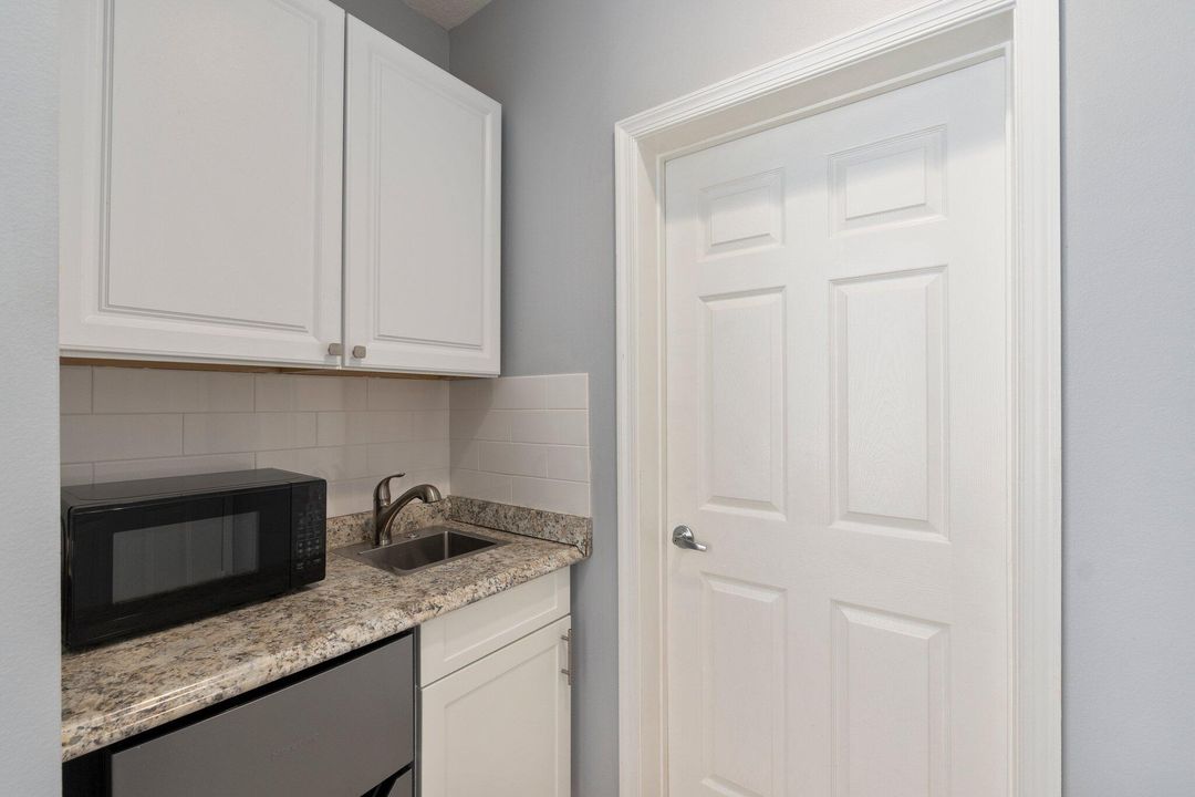 For Sale: $349,900 (2 beds, 2 baths, 1312 Square Feet)