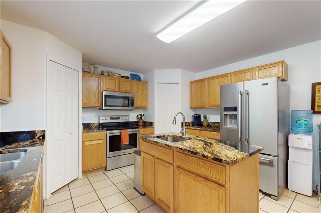 For Sale: $499,950 (4 beds, 2 baths, 2800 Square Feet)