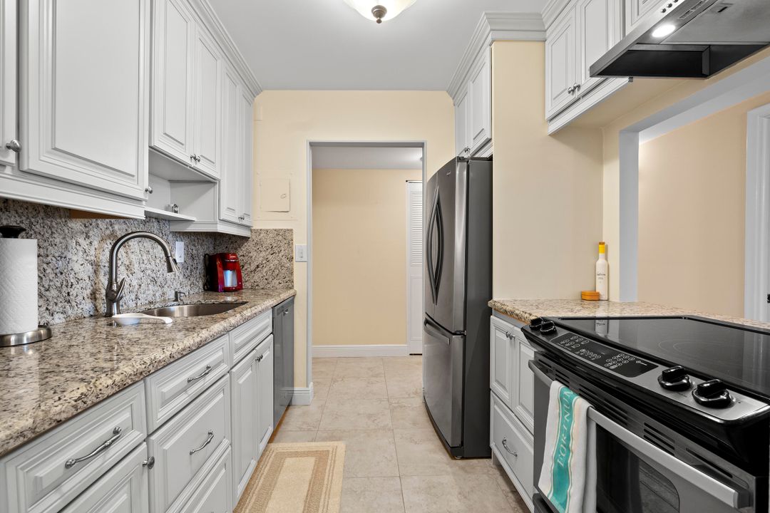 For Sale: $275,000 (2 beds, 2 baths, 1080 Square Feet)