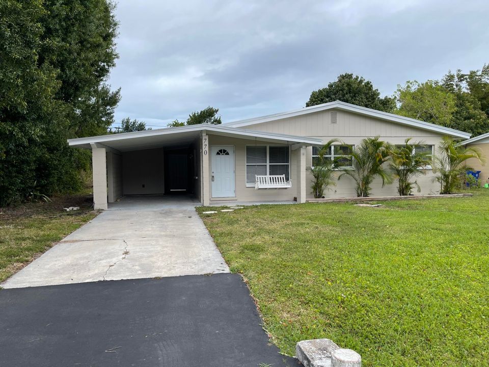 Active With Contract: $2,200 (3 beds, 2 baths, 910 Square Feet)