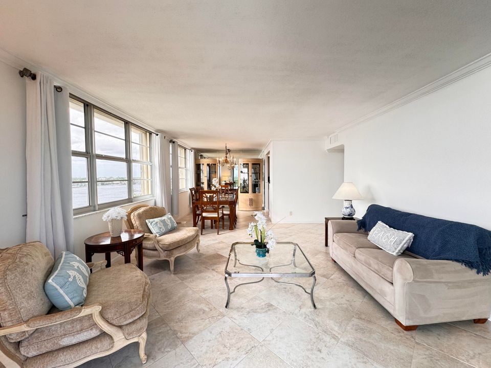 Active With Contract: $3,250 (2 beds, 2 baths, 1078 Square Feet)
