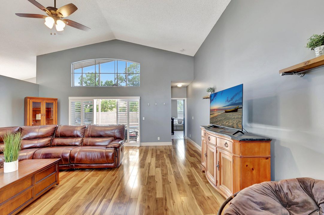 For Sale: $625,000 (3 beds, 2 baths, 1896 Square Feet)