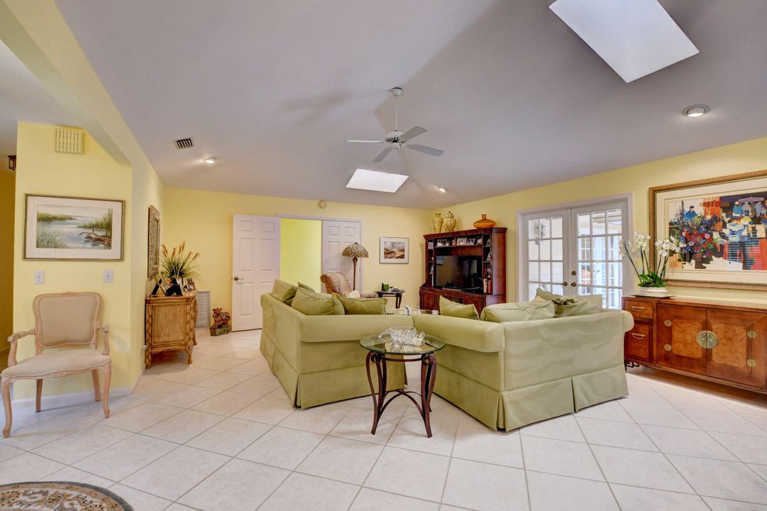 For Sale: $699,000 (3 beds, 2 baths, 2007 Square Feet)