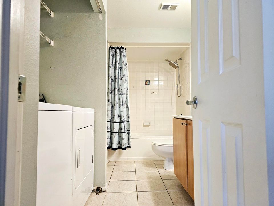 For Rent: $2,350 (2 beds, 2 baths, 1068 Square Feet)