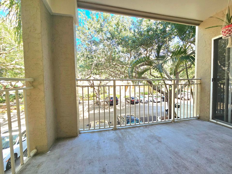 For Rent: $2,350 (2 beds, 2 baths, 1068 Square Feet)