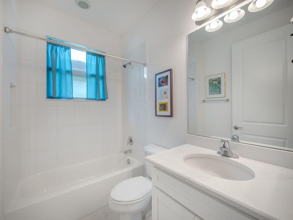 For Sale: $469,900 (2 beds, 2 baths, 1716 Square Feet)