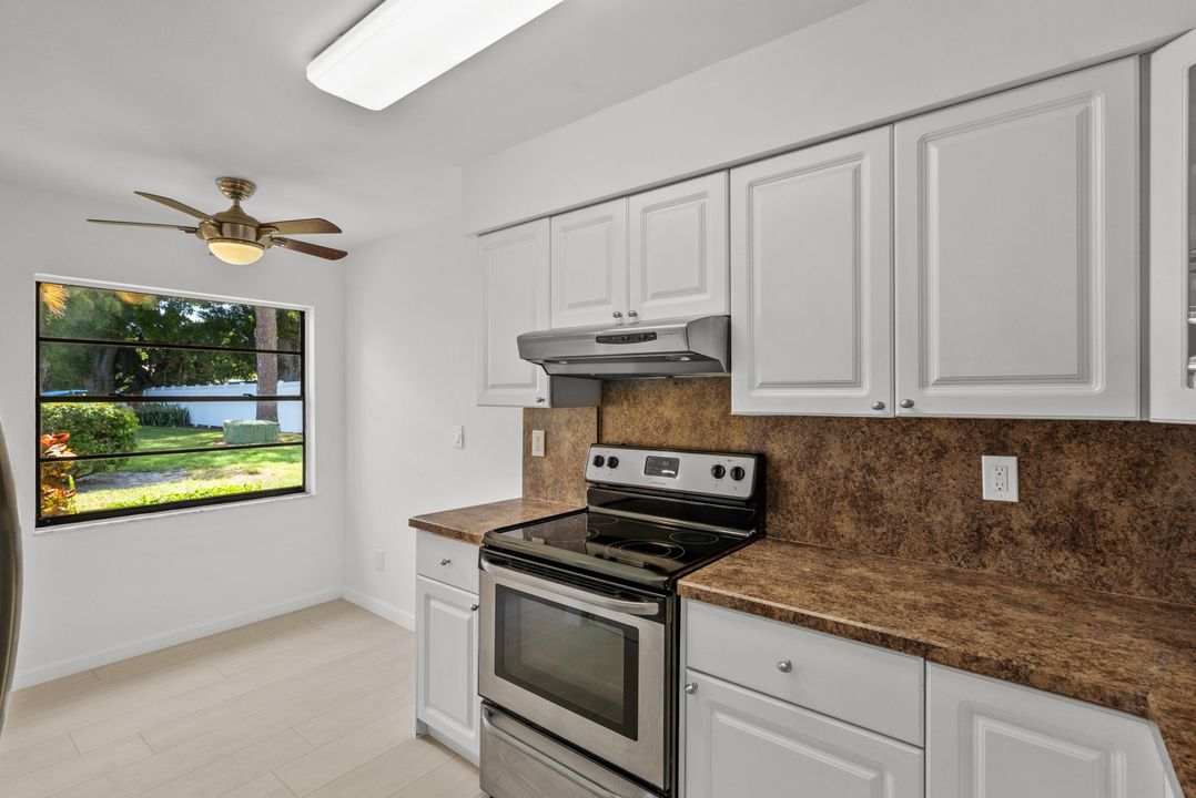 Active With Contract: $199,000 (2 beds, 2 baths, 1078 Square Feet)