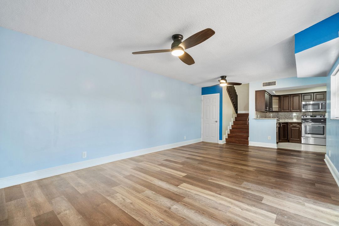 Active With Contract: $375,000 (3 beds, 3 baths, 1326 Square Feet)