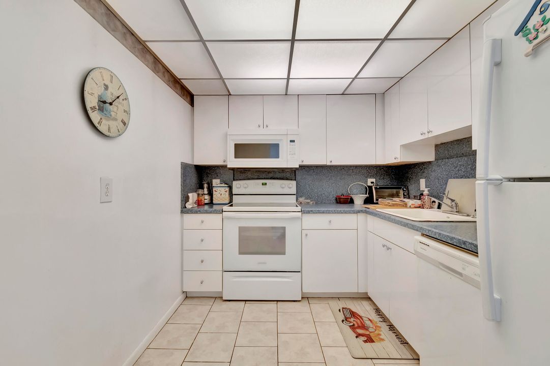 For Sale: $675,000 (2 beds, 2 baths, 1100 Square Feet)