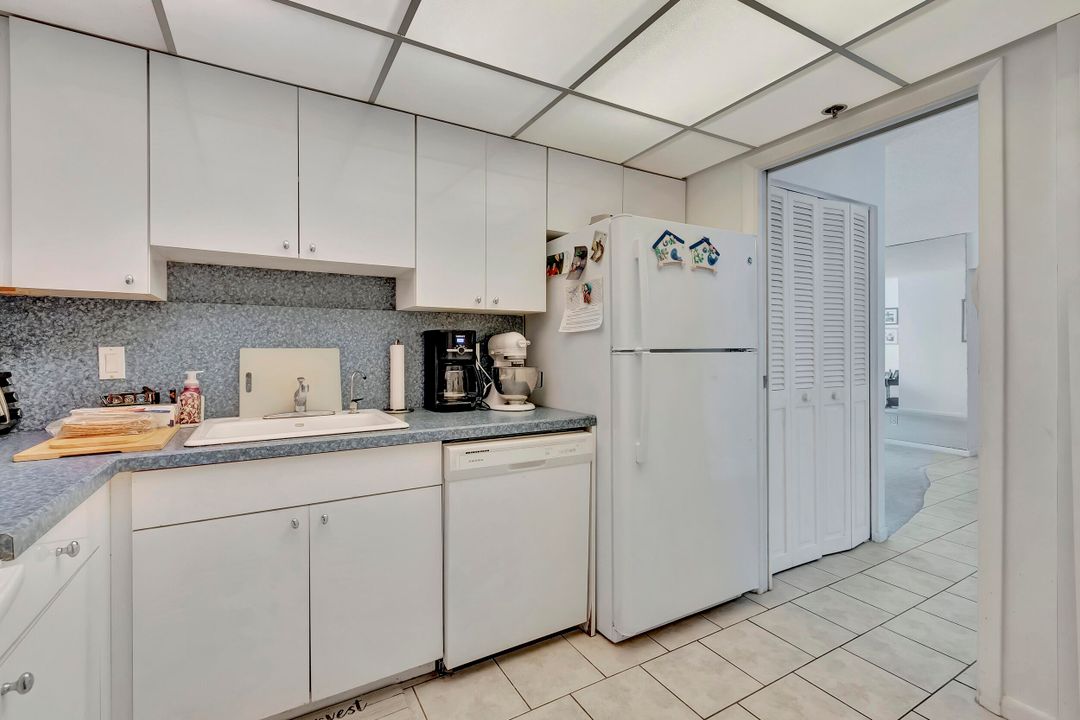 For Sale: $675,000 (2 beds, 2 baths, 1100 Square Feet)