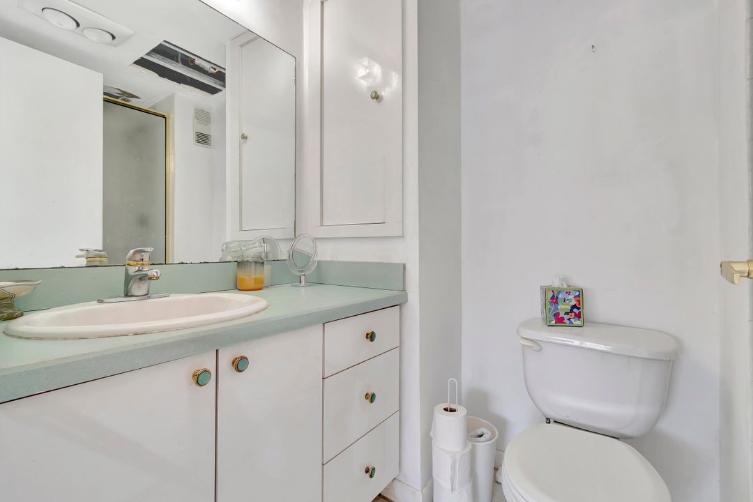 For Sale: $675,000 (2 beds, 2 baths, 1100 Square Feet)