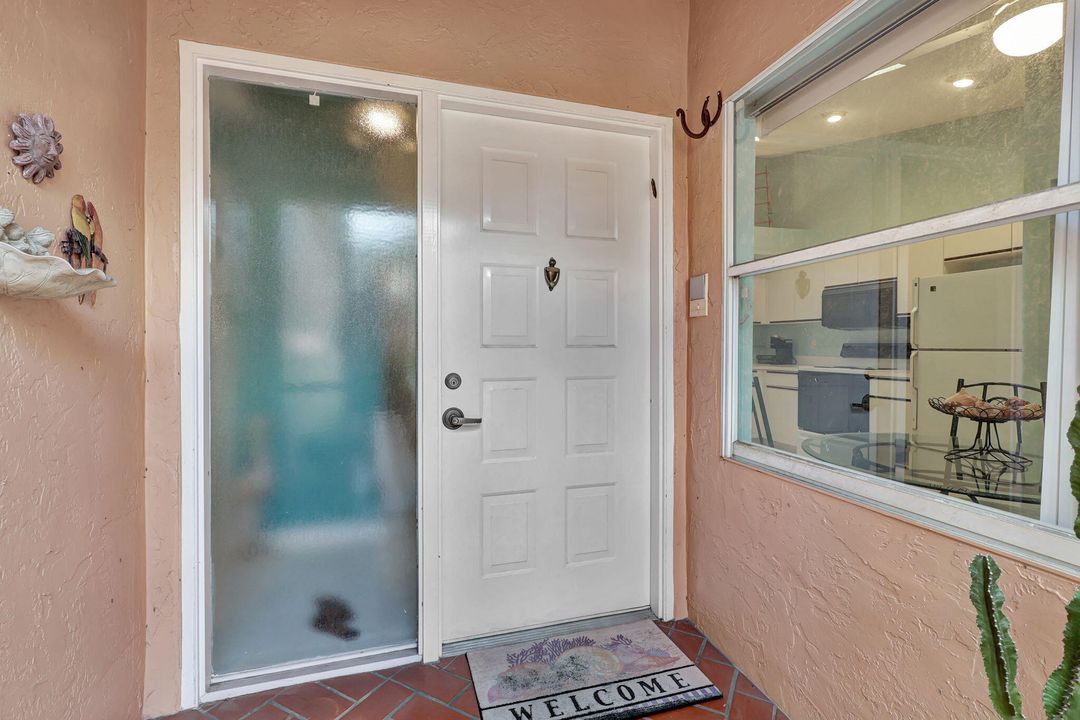 For Sale: $275,000 (2 beds, 2 baths, 1374 Square Feet)