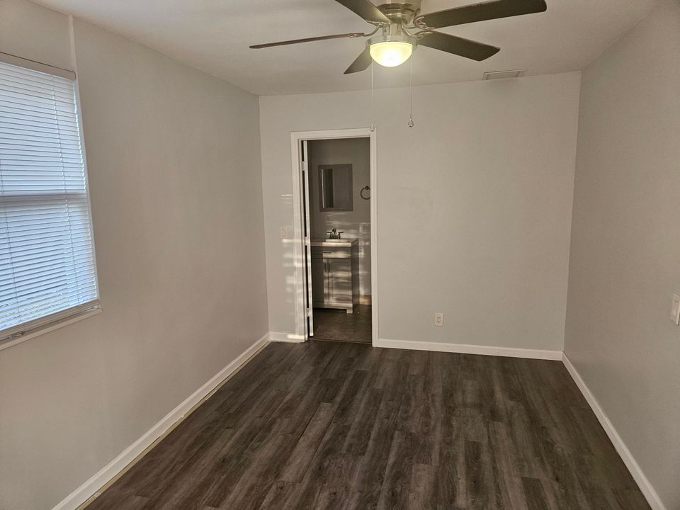 For Rent: $3,200 (3 beds, 2 baths, 1138 Square Feet)