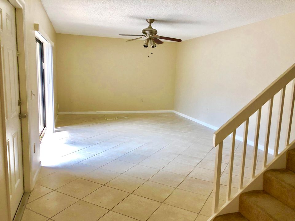 Active With Contract: $2,800 (2 beds, 2 baths, 1236 Square Feet)