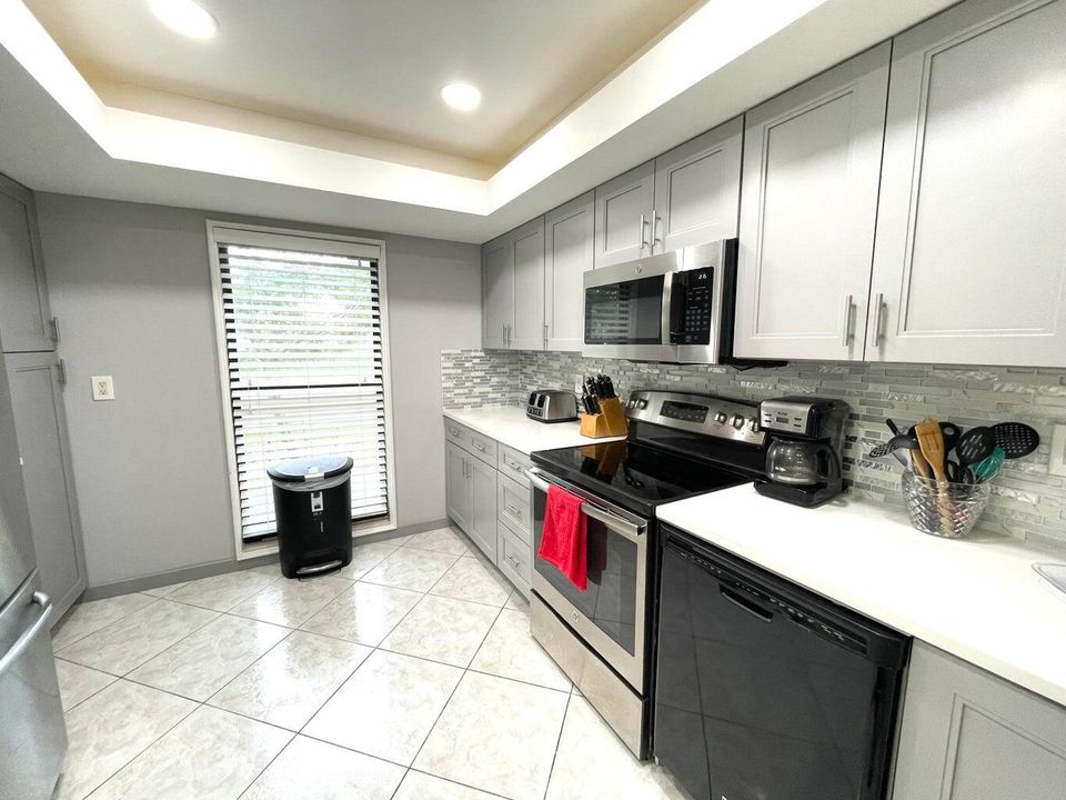 For Rent: $3,000 (3 beds, 3 baths, 1377 Square Feet)