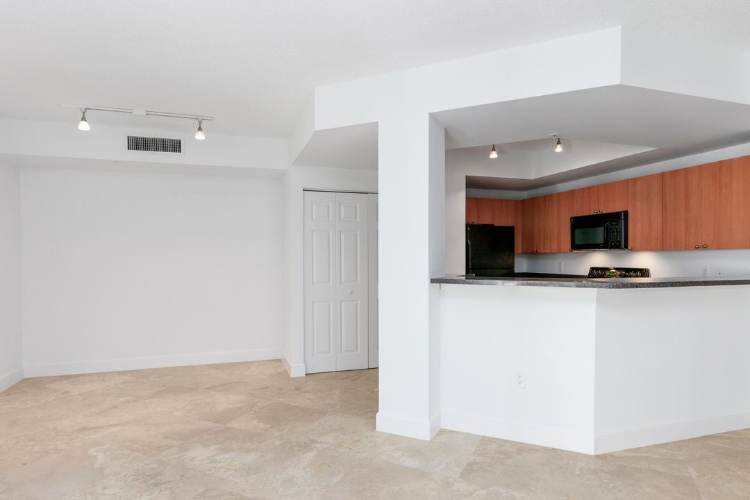 For Sale: $550,000 (2 beds, 2 baths, 1140 Square Feet)