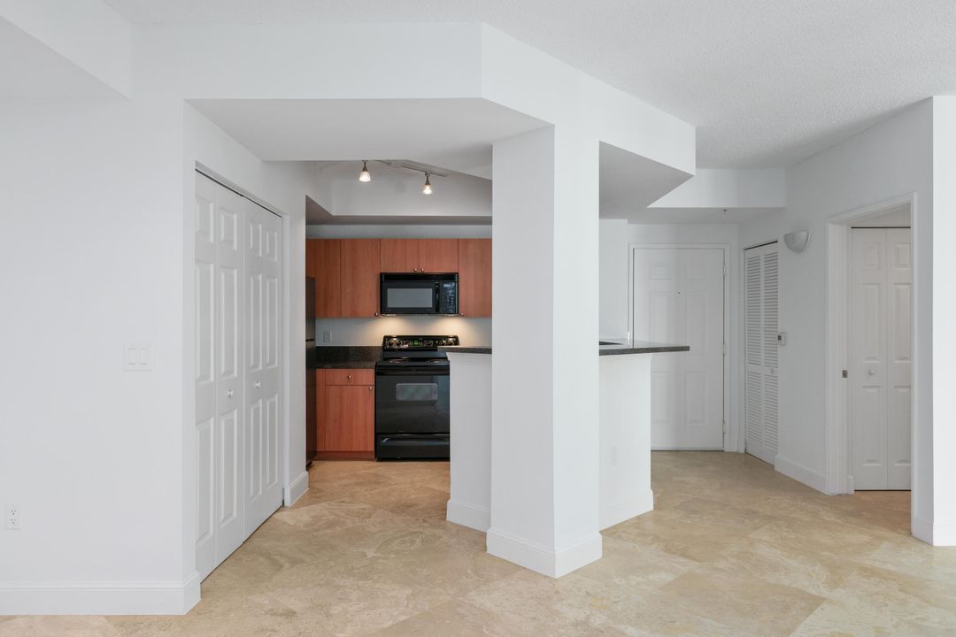 For Sale: $550,000 (2 beds, 2 baths, 1140 Square Feet)