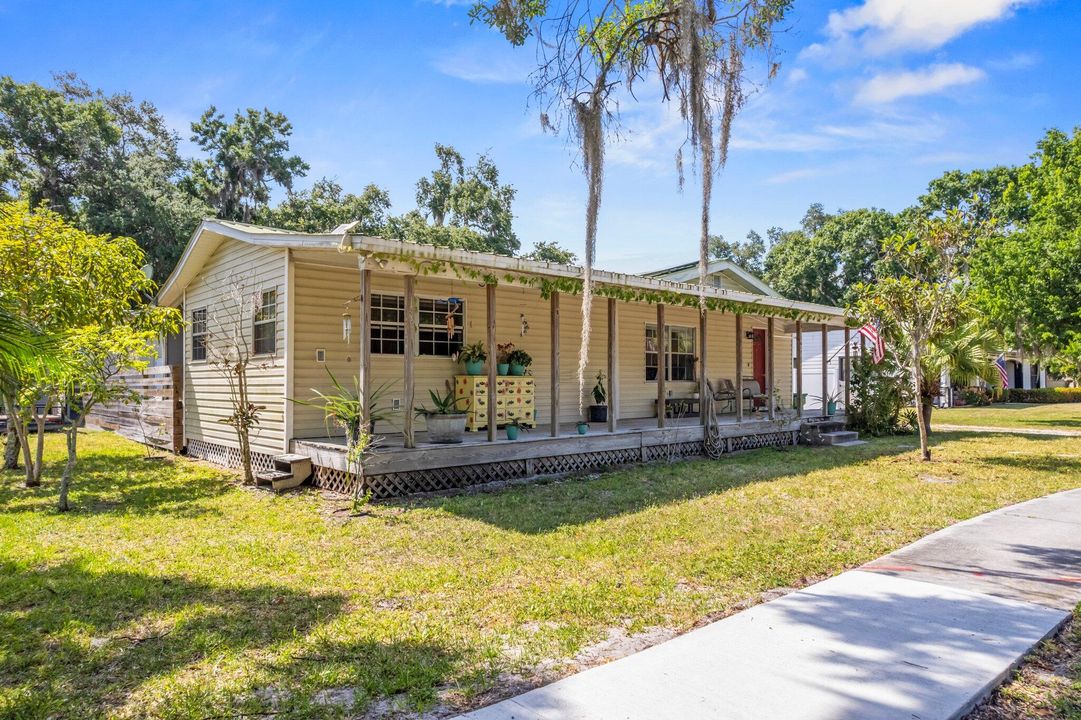 For Sale: $349,900 (3 beds, 2 baths, 1504 Square Feet)