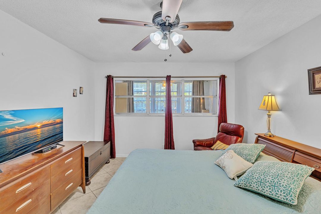 For Sale: $180,000 (1 beds, 1 baths, 772 Square Feet)