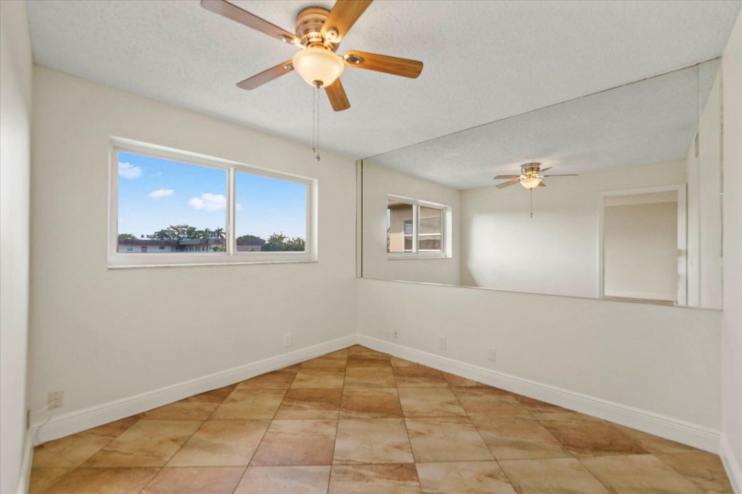 Active With Contract: $169,900 (1 beds, 1 baths, 900 Square Feet)