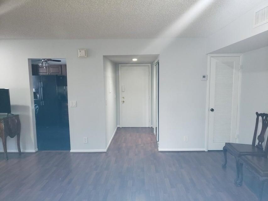 For Rent: $1,650 (1 beds, 1 baths, 795 Square Feet)