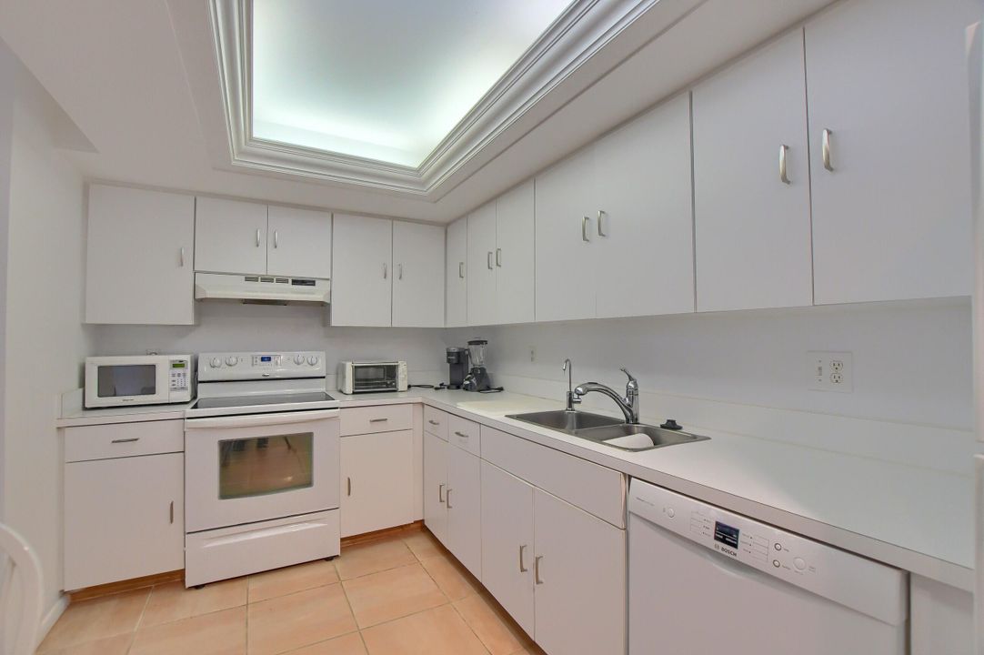 For Sale: $285,000 (2 beds, 2 baths, 1400 Square Feet)