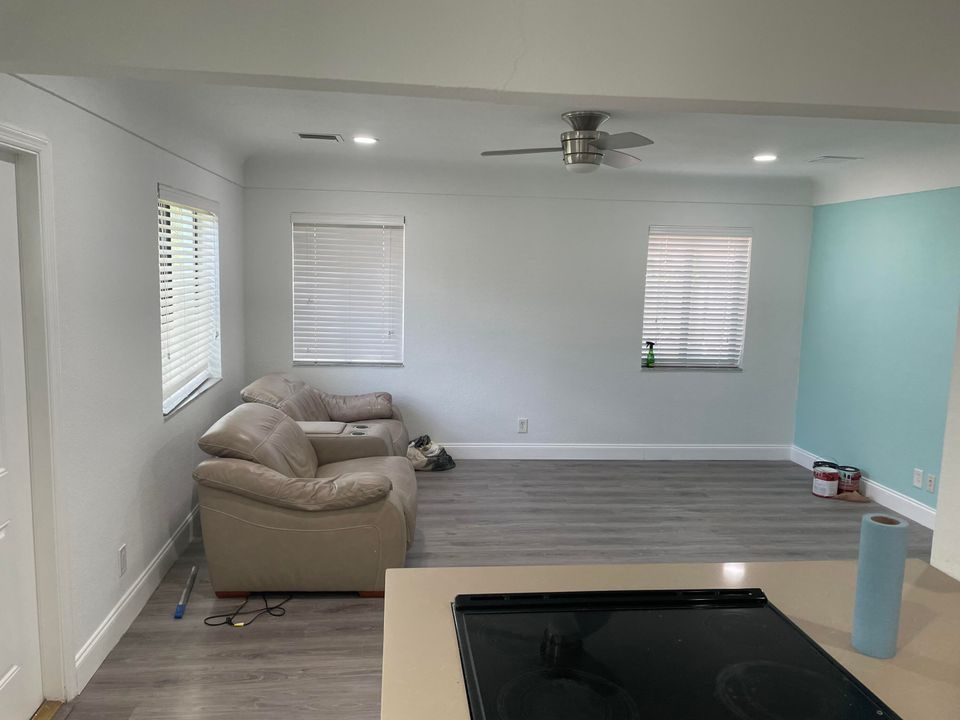 For Sale: $450,000 (2 beds, 1 baths, 1165 Square Feet)