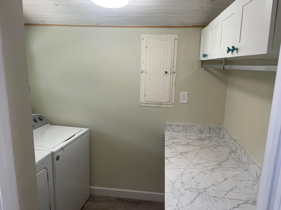 For Sale: $450,000 (2 beds, 1 baths, 1165 Square Feet)