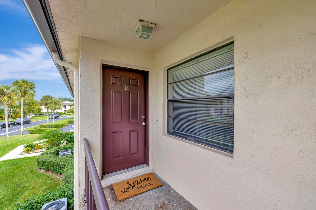 For Sale: $355,900 (2 beds, 2 baths, 1216 Square Feet)
