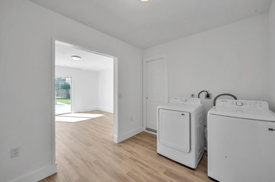 Active With Contract: $377,900 (2 beds, 2 baths, 1501 Square Feet)