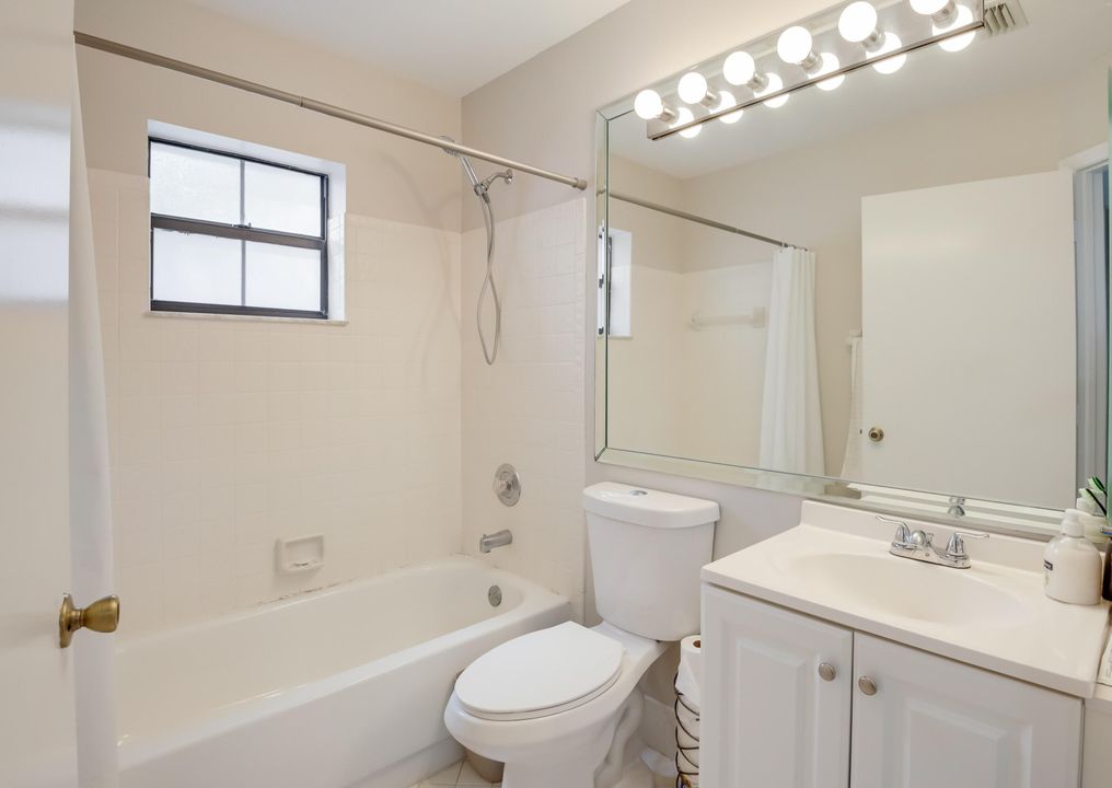 For Sale: $305,000 (3 beds, 2 baths, 1282 Square Feet)