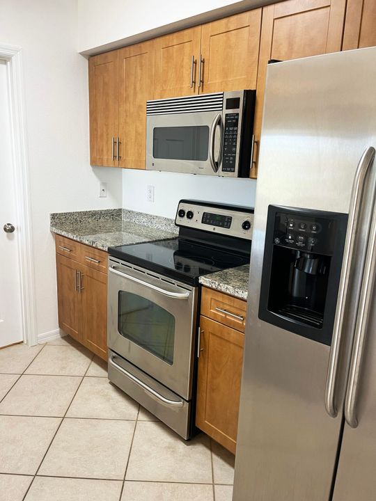 For Rent: $1,850 (1 beds, 1 baths, 873 Square Feet)